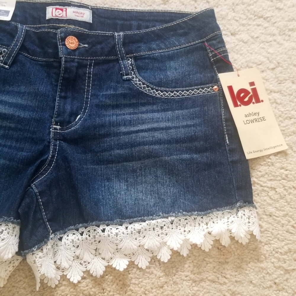 NWT Lei Lace Low Rise Jean Shorts Size 7
